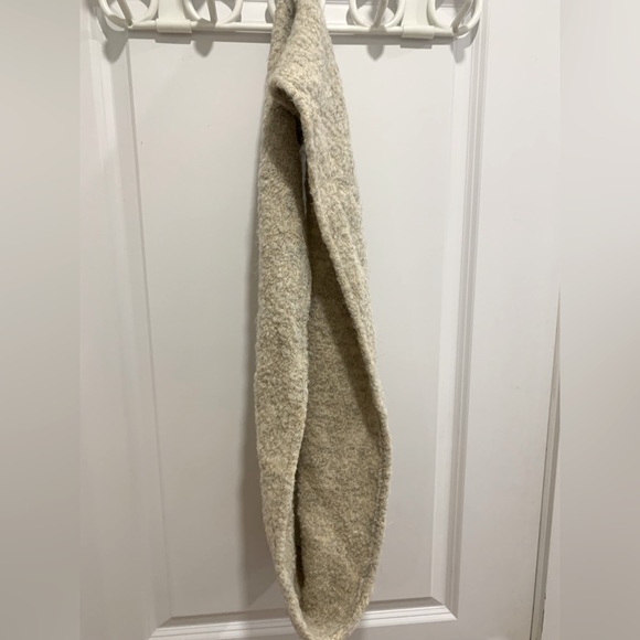 Fraas fuzzy look, infinity scarf. - Picture 4 of 7